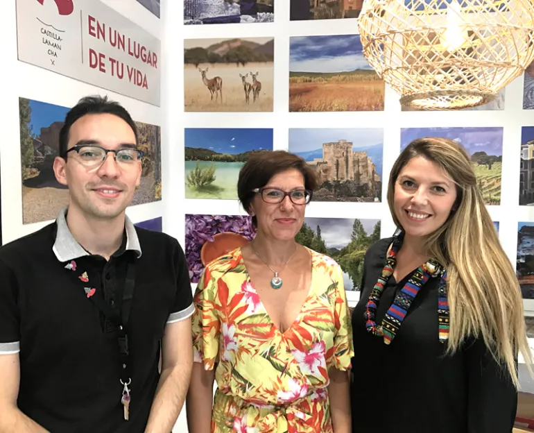 imagen de Victoria Sobrino (centro) y personal de la Oficina de Turismo, agosto 2018, fuente imagen Victoria Sobrino