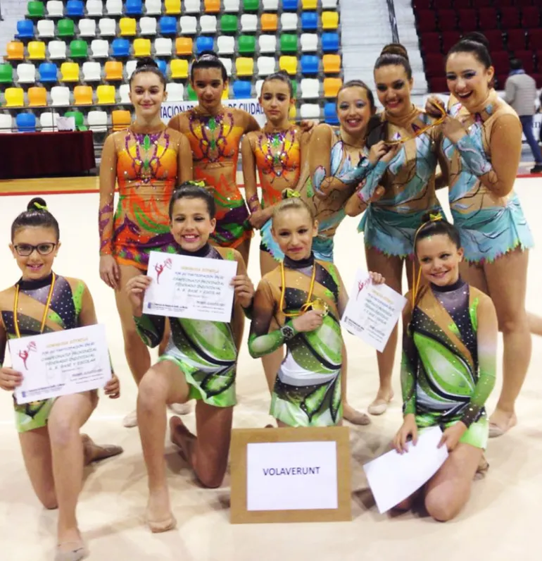 imagen de las gimnastas del CD Volaverunt tras la fase provincial del 15 de mayo de 2016