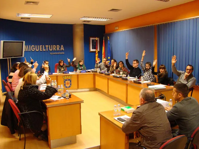 Votación pleno extraordiario 9  marzo 216 . Presupuestos