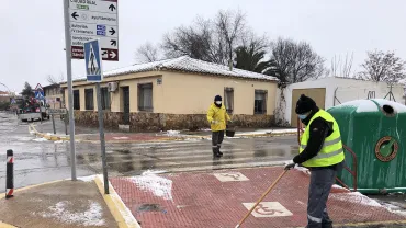 imagen de operarios municipales durante las labores, enero de 2021