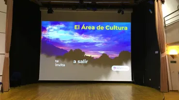 imagen de la pantalla del salón de actos de la Casa de la Cultura, noviembre 2020