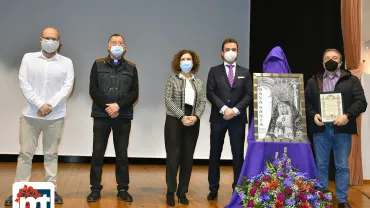 imagen de autoridades durante la presentación de la Semana Santa 2021 de Miguelturra