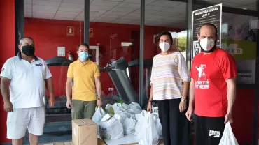 imagen de la recogida de alimentos en el centro deportivo Areté Fitness, junio 2020