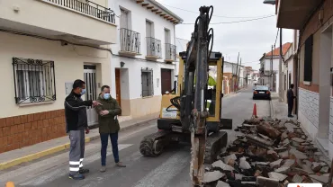 iamgen de la visita del concejal a las obras que se están acometiendo, octubre 2020 Miguelturra