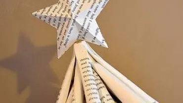 imagen de un árbol de navidad hecho con papel