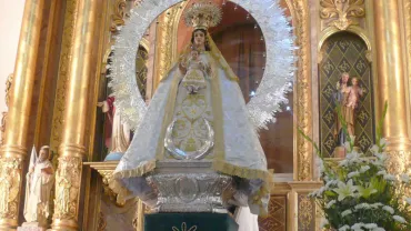imagen de la bajada de la Virgen de la Estrella desde su camarín