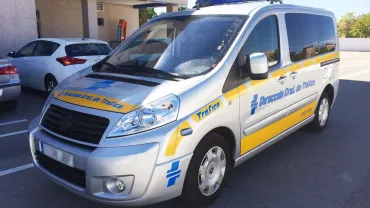 imagen del coche cedido por la Jefatura Provincial de Tráfico para la campaña, septiembre 2015