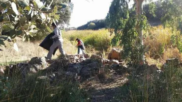 imagen de personas durante la jornada de limpieza, octubre 2017, fuente imagen Vicente Yerves