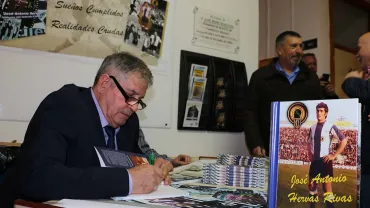 imagen de la firma de libros de José Antonio Hervás, diciembre 2016