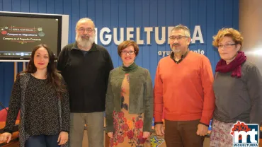 imagen de autoridades y Pequeño Comercio tras la firma del convenio, diciembre 2017