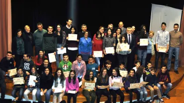 imagen de autoridades y personas homenajeadas en esta gala de premios educativos, enero 2018