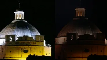 imagen del antes y después de la Torre del Cristo en la Hora del Planeta 2016