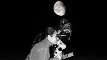 agenda imagen Jessica mirando la Luna