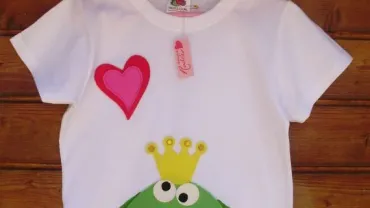 evento imagen de una camiseta decorada con motivos infantiles
