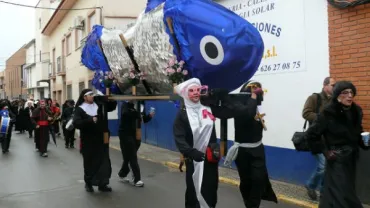 imagen del Entierro de la Sardina en los carnavales de Miguelturra