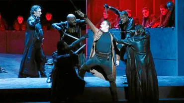 evento imagen de uno de los ensayos en el Teatro Real de Madrid de "Il Trovatore" fuente imagen larazon.es