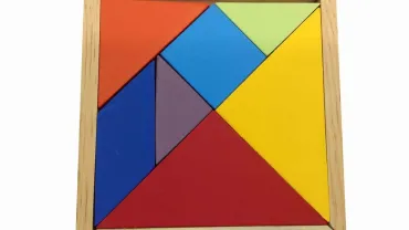 evento imagen de un tangram de 7 piezas de madera policromada