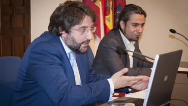 agenda imagen del profesor Juan José Pastor Comín (izquierda) fuente www.miciudadreal.es