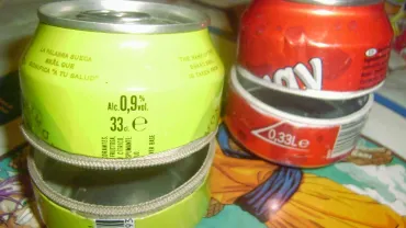 evento imagen de monedero hecho con latas