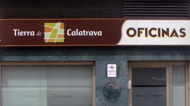 imagen fachada oficinas Tierra de Calatrava, 2015