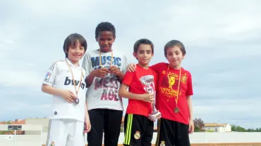imagen podio alevín masculino atletismo, mayo 2013