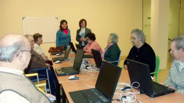 Inicio de los cursos de informática para mayores