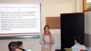 imagen charla violencia género y nntt, mayo 2015