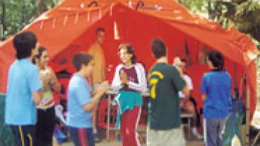 imagen de monitores juveniles en campamentos