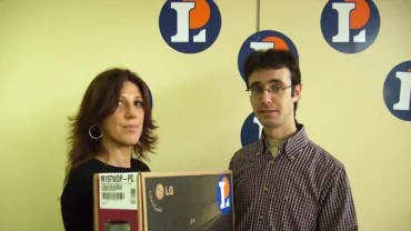 imagen entrega premio del televisor LG, enero 2011