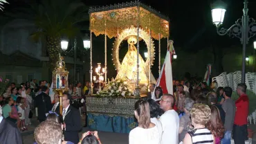 Imagen de la Virgen procesionando, septiembre 2013