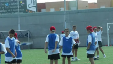 Niños en el Complejo Deportivo Candelario León 