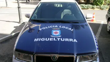 imagen de un coche de la policía local de Miguelturra