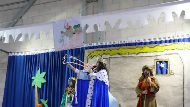 alumnos y alumna del Colegio Cristo en Navidad 06