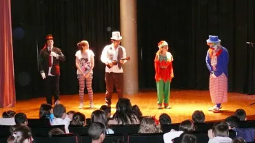 imagen de cuentacuentos cía Bichos de Luz, 2013