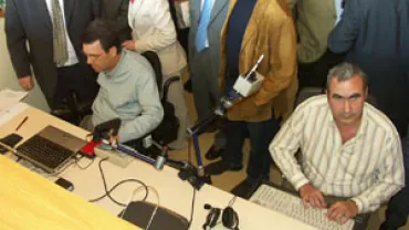 imagen de la inauguración del punto de acceso para discapacitados