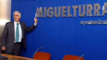 imagen de José María Barreda en el Salón de Plenos de Miguelturra