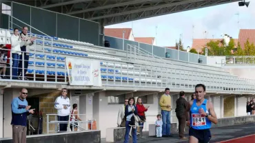 llegada a la meta de la media maratón, nov 2006