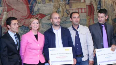 imagen Sistender recibiendo el premio, abril 2011