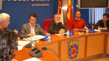 imagen reunión en el Salón de Plenos, mayo 2008