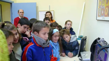 alumnos y alumnas conociendo el PAAD