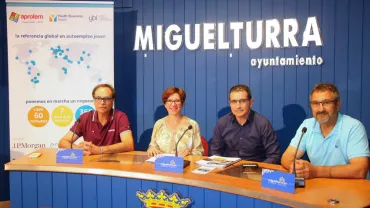 imagen de la firma del convenio del consistorio con aprofem, julio 2017