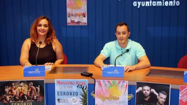 imagen de la presentación carteles de fiestas, Diego Rodriguez y Carolina Molina, agosto 2017