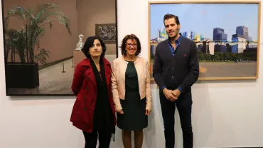 imagen de victoria sobrino con los ganadores del Certamen Carta Puebla 2016, agosto 2017