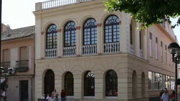 imagen de la fachada del Centro de Día de Mayores, Miguelturra, abril 2019