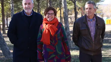 imagen de la visita a Peralvillo de Victoria Sobrino, Vicente Yerves, Santos Peña. Diciembre 2017