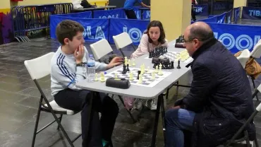 imagen de partida de ajedrez durante el evento lúdico deportivo del viernes en Miguelturra