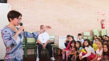 imagen de Victoria Sobrino en el Colegio Público Clara Campoamor, abril 2017