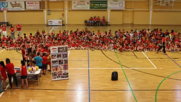 imagen del alumnado del Benito Pérez Galdós en el Pabellón Cubierto, junio 2018