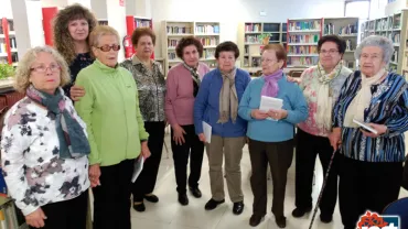 imagen de alumnas y profesora del Centro de Educación de Adultos, marzo 2018