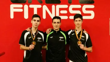 imagen de los medallistas y entrenador de Areté Kim Miguelturra, diciembre 2016